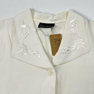 Vintage 90s ivory embroidered collar short sleeve button up